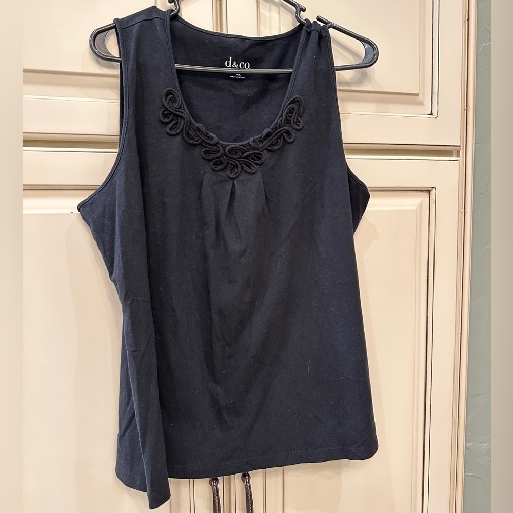 D&Co Black Sleeveless Tank; Size XL